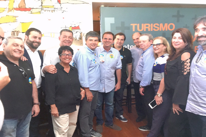 Empresários do RJ entregam documento ao candidato Eduardo Paes 1 Evento “+Turismo +Moda + Eventos - Retomada do Crescimento”, que reuniu cerca de 400 empresários da cadeia produtiva