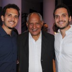 Jairo João, da prefeitura de Salvador, com Filipe e Lucas Benzota, do Salvador Bus