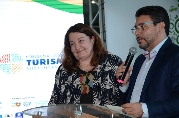 Magda Nassar, presidente da Braztoa, e Márcio Tenório, prefeito de Ilhabela discursaram na abertura do Seeds