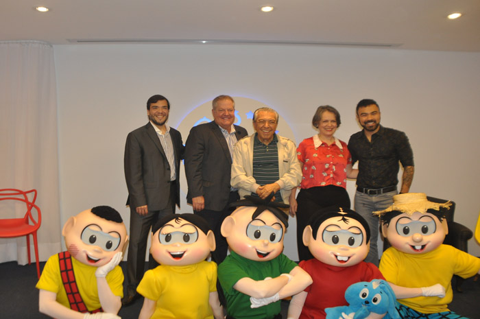 Marcelo Bento diretor da Azul, D.T. Minich, CEO do Experience Kissimmee, Maurício de Sousa, Ana Flávia Medina, representante do Kissimmee e Mauro de Sousa