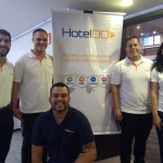 Márcio Nogueira, diretor de vendas Brasi da Hotel Do, entre Bruno Lamove, Pedro Coelho, Jeferson Rocha e Andrea Nunes