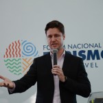 Professor João Paulo Faria Tasso, da UNB, falou sobre a necessidade de analisar o Turimo além do aspecto econômico Professor João Paulo Faria Tasso, da UNB, falou sobre a necessidade de analisar o Turimo além do aspecto econômico