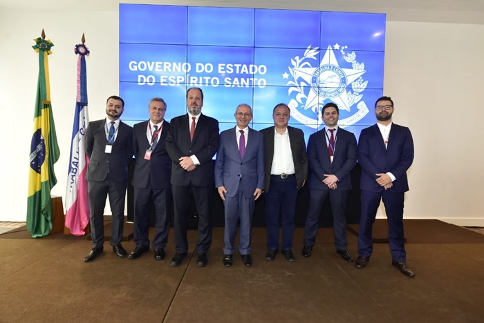Espírito Santo celebra acordo com companhias aéreas para receber mais voos; fotos 2 Representantes das companhias aéreas Avianca, Gol, latam e Azul reunidos após a assinatura
