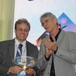 Rogério Guerra recebeu homenagem em nome da Gol por Ricardo Coutinho, governador da PB