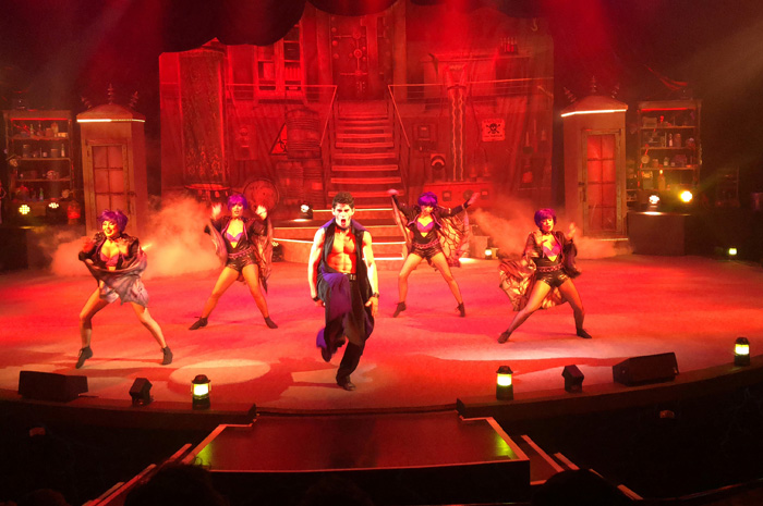 Busch Gardens confirma realização do Howl-O-Scream em 2020 3 Show une humor e música trazendo personagens clássicos das histórias de terror (Foto: Igor Regis)