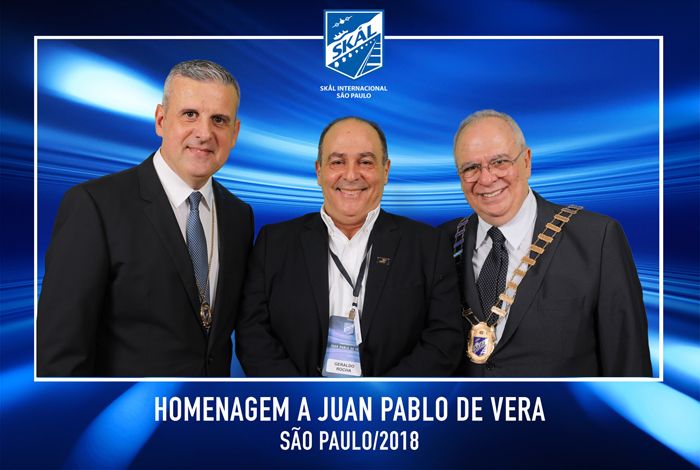 Skal SP homenageia Juan Pablo De Vera por destaque no turismo brasileiro 1 Juan Pablo, Geraldo Rocha (Presidente da Abav Nacional) e Aristides Cury (Presidente do Skal SP)