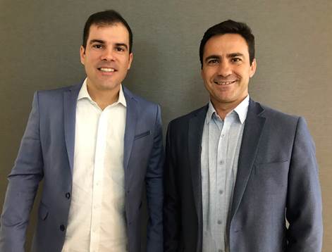 Daniel Gouvêa, Gerente de Produtos de Cursos no Exterior e Rogério Mendes, diretor do Canal Exclusivo de Atendimento aos agentes de viagens
