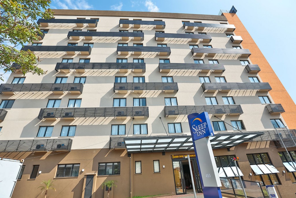 Hotel conta com 119 apartamentos