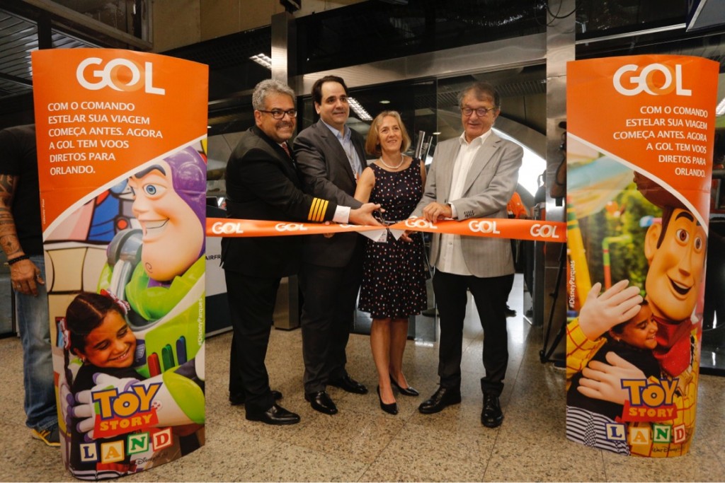 Arialdo Pinho, secretário de Turismo do Ceará, e Eduardo Bernardes, vp da Gol na inauguração do voo