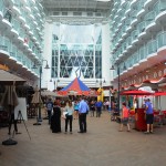 Boardwalk do Symphony of the Seas conta com fast foods e entretenimento