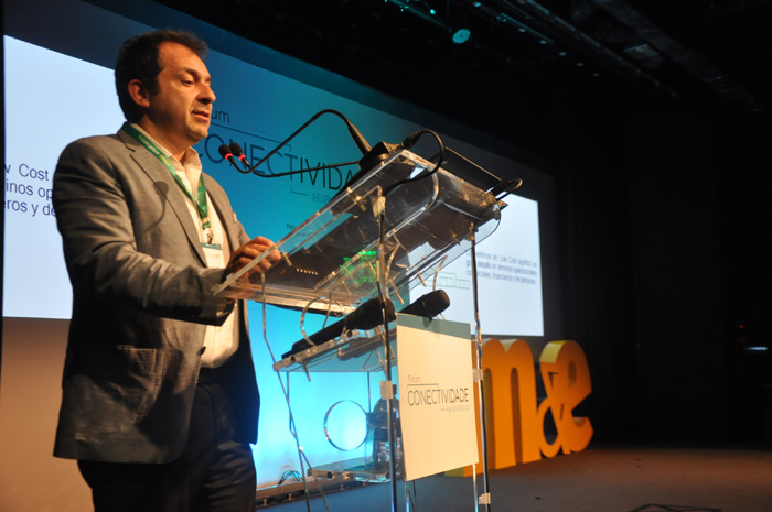 Conectividade: SKY Airline revela planos de expansão 1 Jaime Fernandes, diretor de vendas da SKY finalizou o evento com palestra sobre Low Cost,