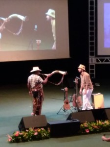 Edson Pantaneiro apresenta música no berrante e poesia