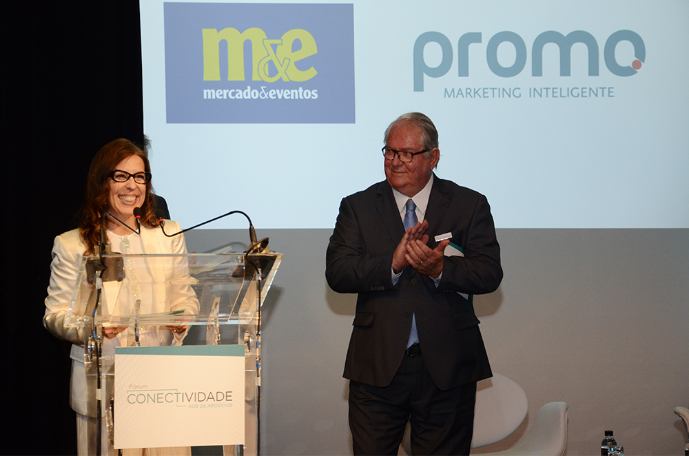 Trade repercute positivamente Fórum Conectividade; veja depoimentos 1 Gisele Lima, diretora da Promo, e Roy Taylor, presidente do M&E