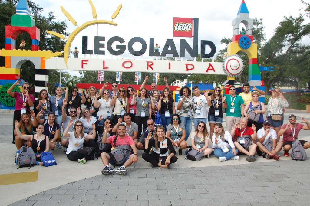 Grupo do Super Fam conheceu o Legoland no primeiro dia da programação oficial da viagem