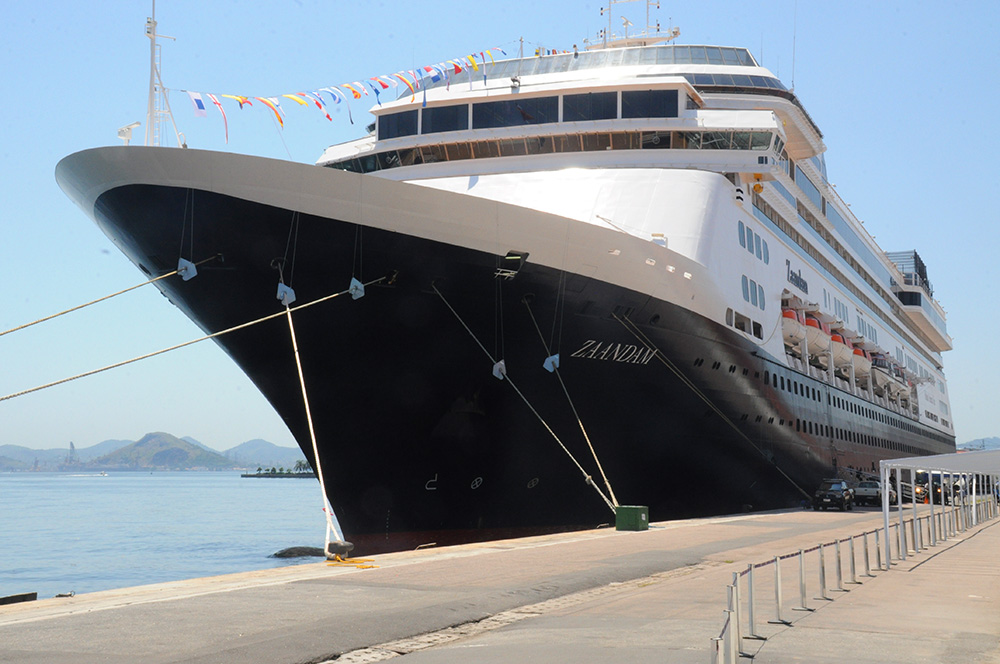 MS Zaandam chegou ao Brasil neste sábado e já segue viagem pela América do Sul