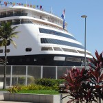 MS Zaandam tem capacidade para 1400 passageiros MS Zaandam tem capacidade para 1400 passageiros