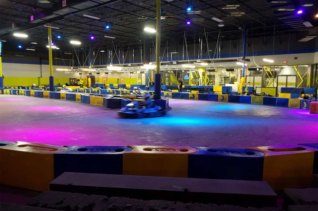 Visit Orlando realiza treinamento para agentes e equipe R11 no I-Drive Nascar Nascar I Drive conta com pista de kart indoor
