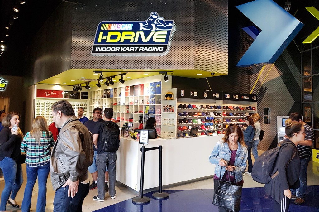 Visit Orlando realiza treinamento para agentes e equipe R11 no I-Drive Nascar Nascar I Drive recebeu agentes e equipe da R11 Travel