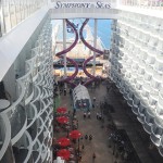 Tomada aérea do Boardwalk do Symphony of the Seas
