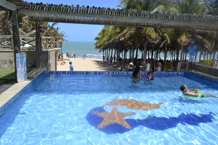 Assim como o Crocobeach, a barraca Chega Mais Beach é uma ótima opção para relaxar e comer na praia com conforto e segurança.