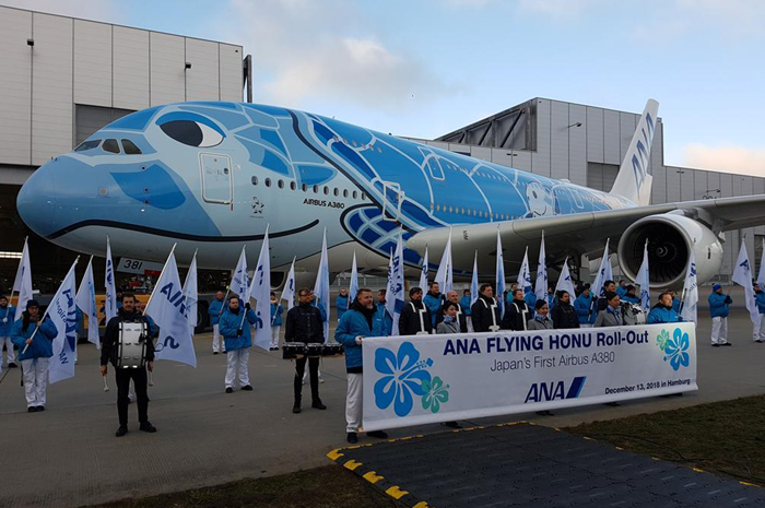 All Nippon Airways recebe 1° A380 com pintura de tartarugas do Havaí 1 A companhia aérea receberá o primeiro A380 no final do primeiro trimestre de 2019 e operará o avião na popular rota de lazer Narita (Japão) - Honolulu (Havaí)