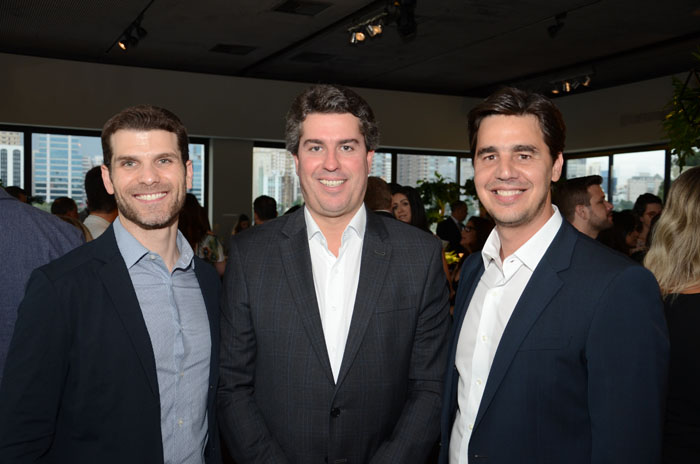 André Sena, da Latam Airlines, Juarez Cintra Neto, da Ancoradouro, e Christiano Oliveira, da Flytour Gapnet André Sena, da Latam Airlines, Juarez Cintra Neto, da Ancoradouro, e Christiano Oliveira, da Flytour Gapnet
