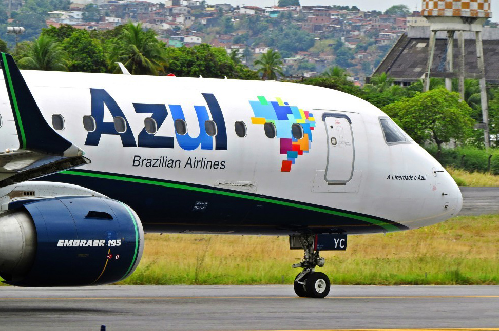 Azul-E195-1024x646