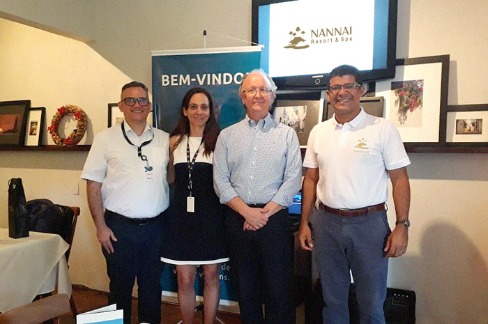 Diversa Turismo apresenta Nannai Fernando de Noronha para agentes 1 Eduardo Silveira, Thais Dias, James Giacomini, da Diversa e Alex Andrade, da Nannai