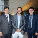 Fernando Menezes, do Grupo Cataratas, entre Roberto Vertemati e Clever Pirola Ávila, do Beto Carrero World