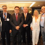 Gisele Lima, da Promo, Marco Ferraz, da Clia Brasil, Vinicius Lummertz, ministro do Turismo, Roy Taylor e Rosa Masgrau, do M&E, e Alberto Cestrone, da ABR