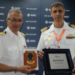 Giuseppe Galano, comandante do MSC Seaview, com André Luiz, capitão dos Portos do RJ
