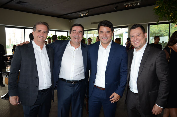 Helvécio Garófalo, da Confiança, Ivo Lins, da Flytour Gapnet, Antenor Soares, da Latam Airlines, e Emerson Camilo, da Flytour Gapnet Helvécio Garófalo, da Confiança, Ivo Lins, da Flytour Gapnet, Antenor Soares, da Latam Airlines, e Emerson Camilo, da Flytour Gapnet