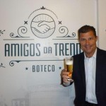 Inaugurando o Boteco Amigos da Trend, na antiga sede da empresa no Centro de São Paulo