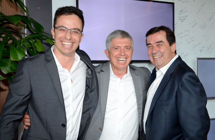 Lucas e Ricardo Paci, da Tyller, com Ivo Lins, da Flytour Gapnet Lucas e Ricardo Paci, da Tyller, com Ivo Lins, da Flytour Gapnet