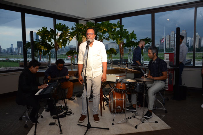 Música ao vivo no evento da Latam Música ao vivo no evento da Latam