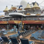 Piscina é muito utilizada em dias de navegação