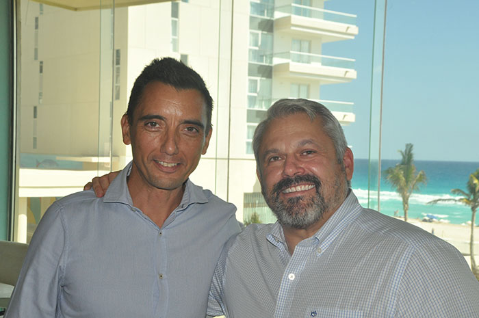 Com hotel exclusivo, Iberostar muda de patamar do segmento Star Prestige 1 Rafael Carmona, diretor de Operações da Iberostar no México, e John Long, vice-presidente de Vendas e Desenvolvimento de Negócios da Rede Iberostar