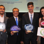 Pedro Botelho, do Pestana, Flávio Zarate, do Luar de Búzios, Ivan Bonfim, do Windsor, e Lizandra Nunes, do Novotel Botafogo, receberam as premiações da ABIH-RJ