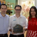 Rodrigo Vaz e Fernanda Paranhos, da CVC Corp, com Mauricio Alexandre, do SeaWorld