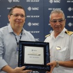 Roque Antonio Perez, das Docas do RJ, com Giuseppe Galano, comandante do MSC Seaview