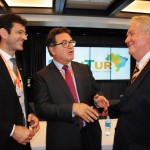 Roy Taylor, do M&E, com o futuro ministro, Marcelo Álvaro, e o atual ministro do Turismo, Vinicius Lummertz