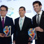 Vinicius Lummertzs, ministro do Turismo, Claudio Tinoco, secretário de Turismo de Salvador, e Marcelo Álvaro, futuro ministro do Turismo