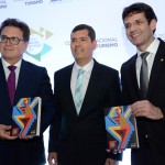 Vinicius Lummertzs, ministro do Turismo, Claudio Tinoco, secretário de Turismo de Salvador, e Marcelo Álvaro, futuro ministro do Turismo Vinicius Lummertzs, ministro do Turismo, Claudio Tinoco, secretário de Turismo de Salvador, e Marcelo Álvaro, futuro ministro do Turismo