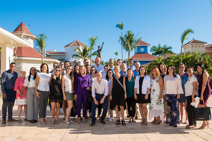 Bahia Principe Hotels & Resorts realiza workshop sobre marcas e experiências 1 Em Punta Cana e Samaná, entre os dias 30 de novembro e 5 de dezembro, o workshop contou com a presença de toda a equipe de promoção e vendas da rede hoteleira