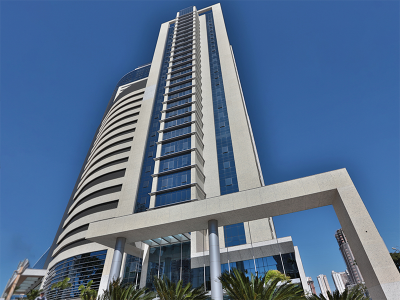 Hotel está instalado no edifício mais alto do País