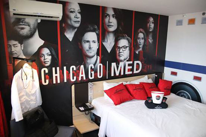 Universal TV e AccorHotels lançam quarto de hotel temático inspirado nas franquias de Chicago