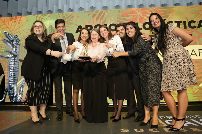 Windsor Hoteis vence em seis categorias no Prêmio Caio 2018 1 Fernanda Martins, Ivan Bonfim, Ana Carolina Rodriguez, Kátia Araújo, Isabele Carvalho, Vitor Almeida, Bianca Rodrigues. Imagem de divulgação.