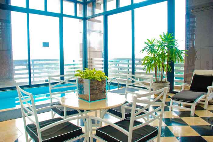 Radisson Blu São Paulo lança tarifa Day Use a partir da próxima semana 2 Área da piscina do Radisson Blu São Paulo