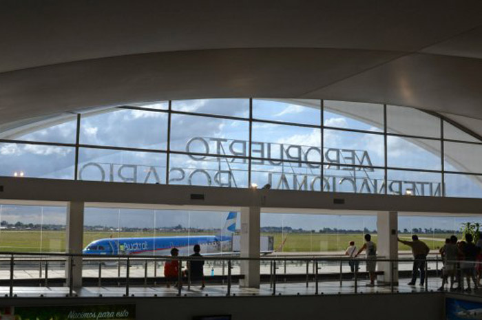 Aeroporto de Rosário, na Argentina. Medida visa estimular voos de províncias para o exterior.