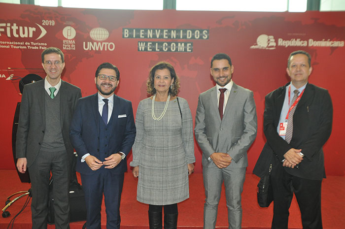 Comitiva brasileira na Fitur 2019: Davi Pinto, da embaixada do Brasil na Espanha, com Gilson Lira, Teté Bezerra, Alisson Andrade e Osmar Carvalho, da Embratur